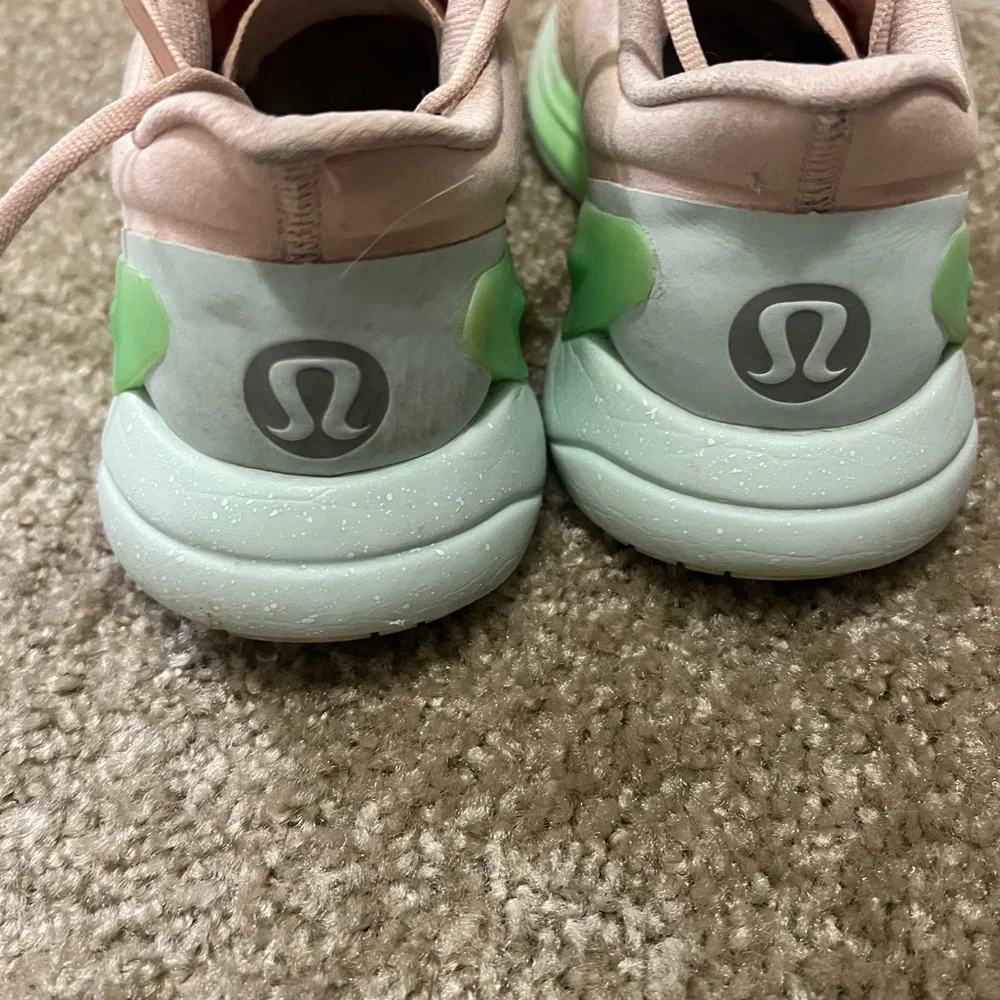 Lululemon BlissFeel‎ run sneaker 8.5